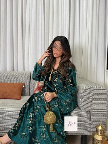 جلابية ميار مخمل تطريز متقن مع ورود اخضر