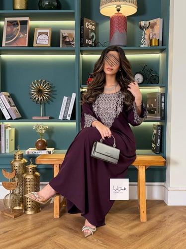 جلابية زهراء قماش ناعم مع تطريز انيق بالصدر والاكم...