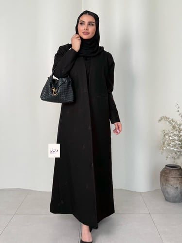 عباية ملهمه بليزر بقماش كريب مطرز نثر مبطن اسود