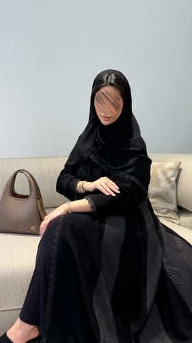 عباية نوره بقماش كريب ملكي مع تدخيلات جاكار مزينه...
