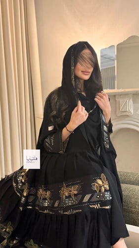 عباية اريج بقماش بلاك بيري مع تطريز لينن هندي طبقا...