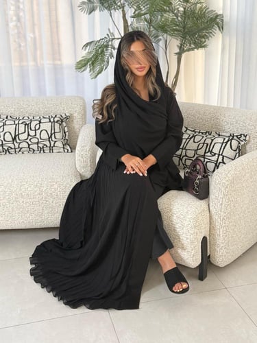 عباية بهيه شيفون كسرات اسود مع كتان بالياقه والاكم...