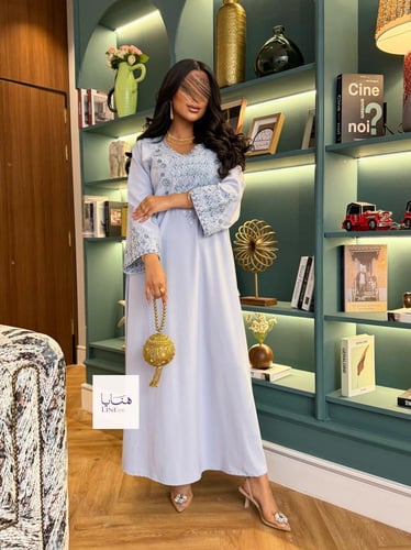 جلابية زهراء قماش ناعم مع تطريز انيق بالصدر والاكم...