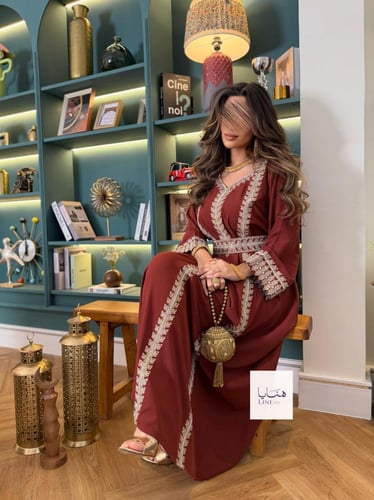 جلابية لمياء تطريز الامام مع ربطه خصر مطرزه مع تطر...