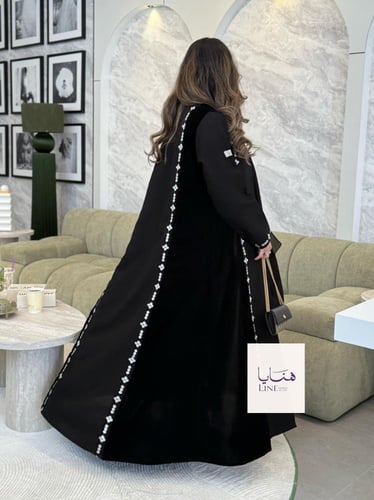عباية لومينا مخمل كوري مع كتان تطريز ابيض