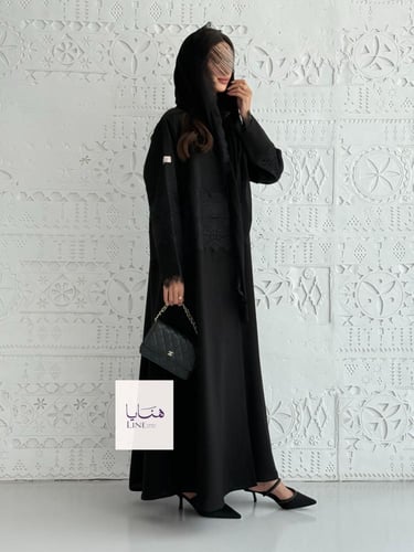 عباية سجايا بقماش كريب كتان وباربي مع دانتيل اسود