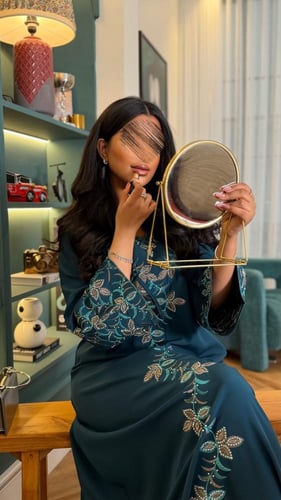 جلابية هديل قماش اوكراني ناعم تطريز مشجر بالامام و...