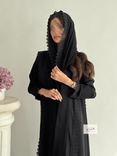 عباية تالق قماش بلاك بيري مزين بدانتيل