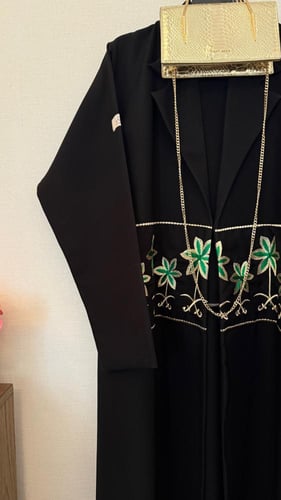 عباية فخر بقماش كريب كتان مع تطريز مميز