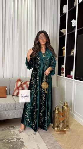 جلابية ميار مخمل تطريز متقن مع ورود اخضر