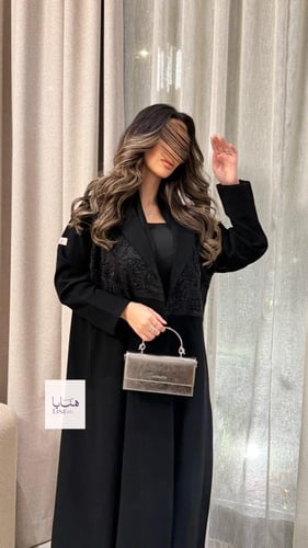 عباية تهاني بقماش كريب سيراميك مع شك بالصدر بياقه