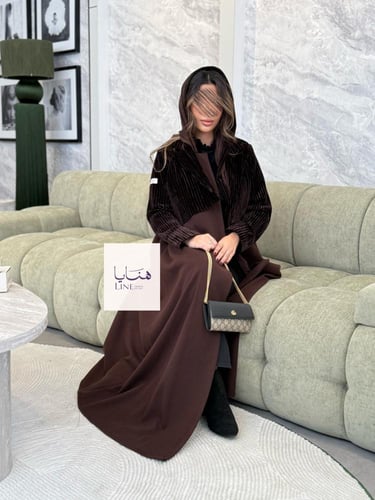 عباية هيلينا بقماش جوخ مع جاكيت مخمل متصل بني