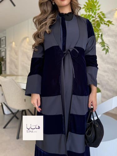 عباية شيهانه بقماش كريب باربي مع مخمل بربطه كحلي
