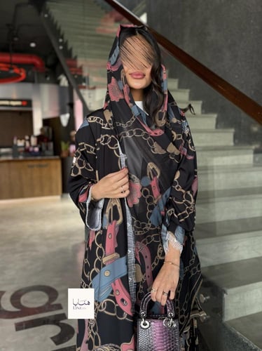 عباية رقاء بقماش حرير صيفي بارد اسود مع الوان