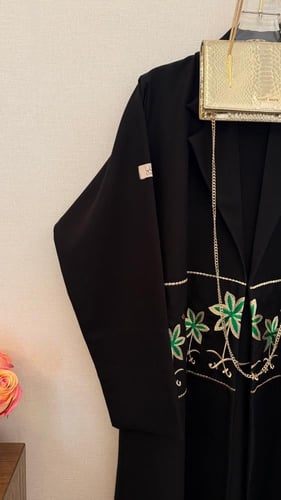 عباية فخر بقماش كريب كتان مع تطريز مميز