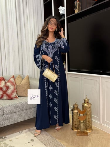 جلابية منى قماش ناعم تطريز فضي مزين بكرستال بالاما...