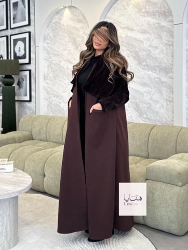 عباية هيلينا بقماش جوخ مع جاكيت مخمل متصل بني