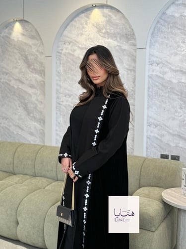عباية لومينا مخمل كوري مع كتان تطريز ابيض