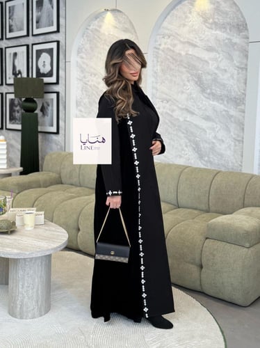 عباية لومينا مخمل كوري مع كتان تطريز ابيض