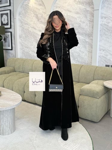 عباية فيولا بليزر مخمل كوري اسود تطريز ذهبي
