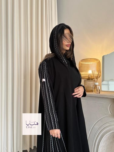 عباية نيفا نص كلوش قماش كريب نصف القمر اسود مع قيط...