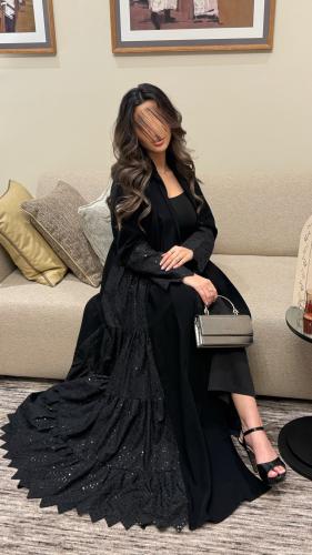 عباية مبهره بقماش كريب رموش مع روكاما اسود