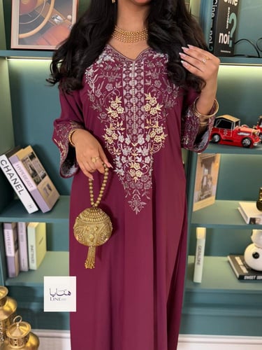 جلابية اشواق قماش ناعم تطريز ملون بالصدر والاكمام...