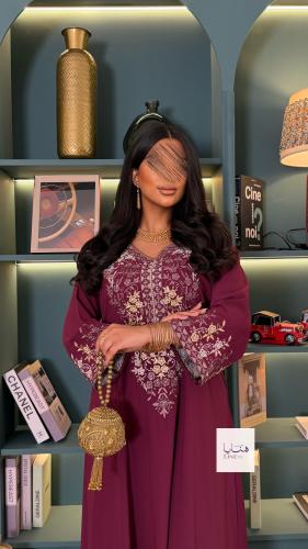 جلابية اشواق قماش ناعم تطريز ملون بالصدر والاكمام...