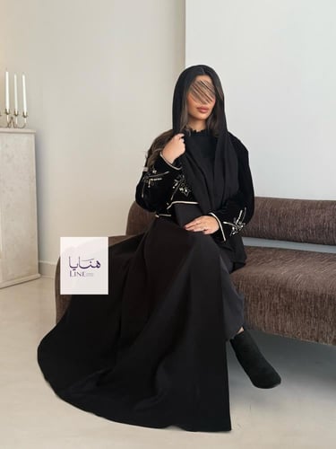 عباية ندى بقماش مخمل مطرز مع كتان اسود️