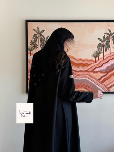 عباية سناء بقماش كريب روان اسود