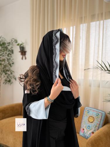 عباية مزهره بقماش كريب ملكي تدخيلات كريب نواعم مزي...