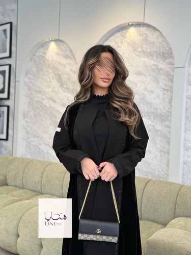 عباية لومينا مخمل كوري مع كتان تطريز اسود