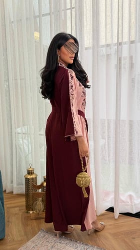 جلابية طله قماش ناعم تطريز الامام والاكمام عنابي م...