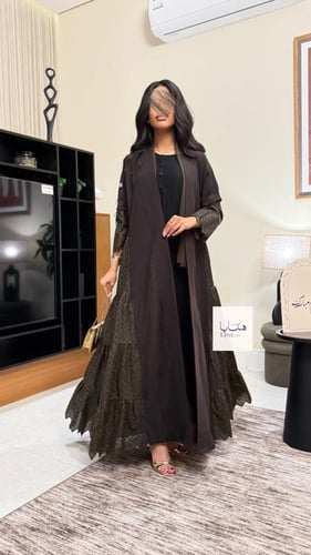عباية مبهره بقماش كريب رموش مع روكاما بني
