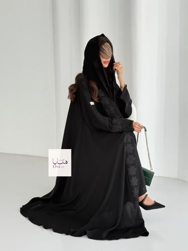عباية ملاذ دبل كلوش بقماش انترنت تطريز اسود