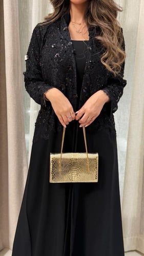 عباية دلع بقماش رموش صيفي مع دانتيل مزين بهدب اسود