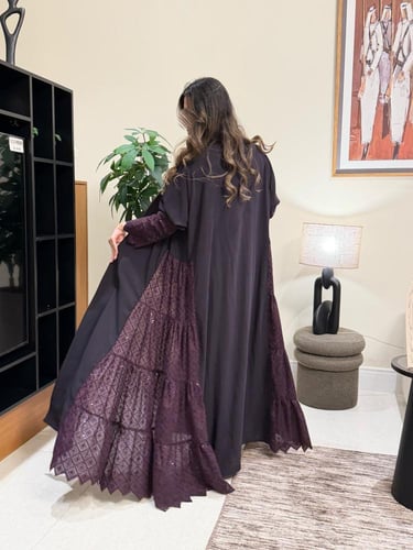 عباية مبهره بقماش كريب رموش مع روكاما بنفسجي
