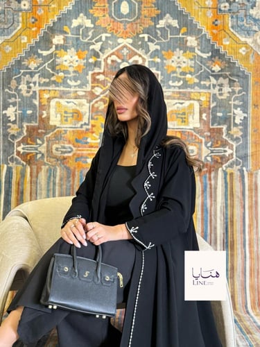 عباية تولين بقماش كريب ملكي بتطريز فضي كشوخي