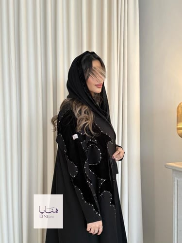 عباية بلانكا بقماش كتان مع تطريز مخملي️