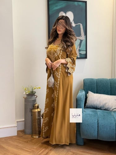 جلابية منى قماش ناعم تطريز فضي مزين بكرستال بالاما...