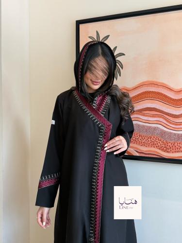 عباية مُهابة بقماش كريب الاناقة تدخيلات تطريز عناب...