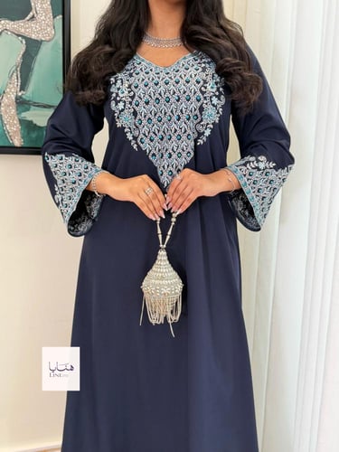 جلابية زهراء قماش ناعم مع تطريز انيق بالصدر والاكم...