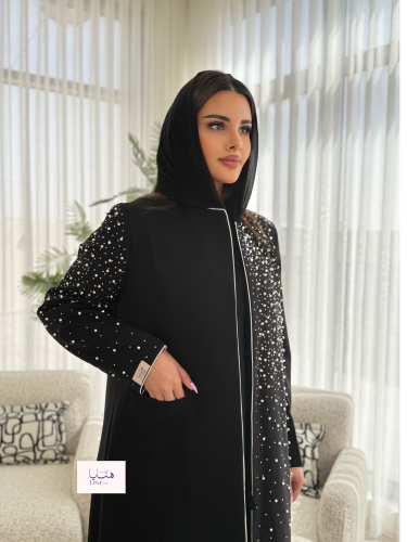 بليزر مترفه بقماش كريب الاناقة مبطن شك لولو ابيض