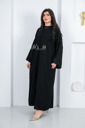 عباية بتطريز كتف مشجر وكم مربع