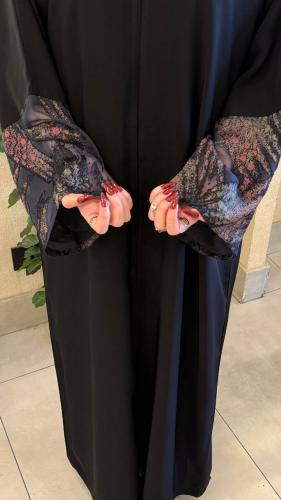 عباية راقية بتدخيله جاكار ملون