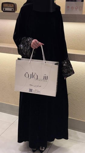 عباية مخمل راقية