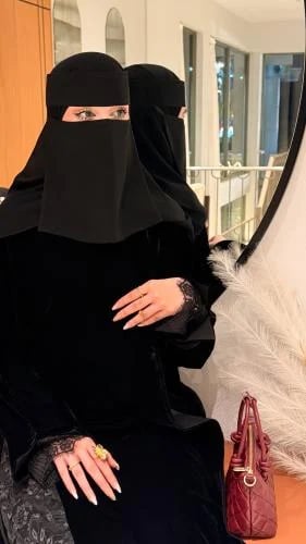 عباية مخمل دانتيل جوانب وكم