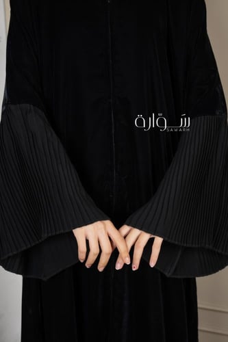 عباية شتوي مخمل كم كسرات زوم