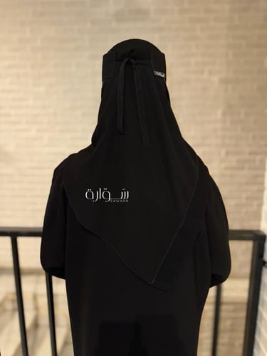 طرحة وسط اطراف ملكي سادة