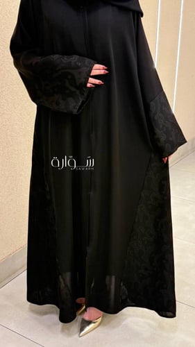 عباية نص كلوش جاكار - جوانب وكم